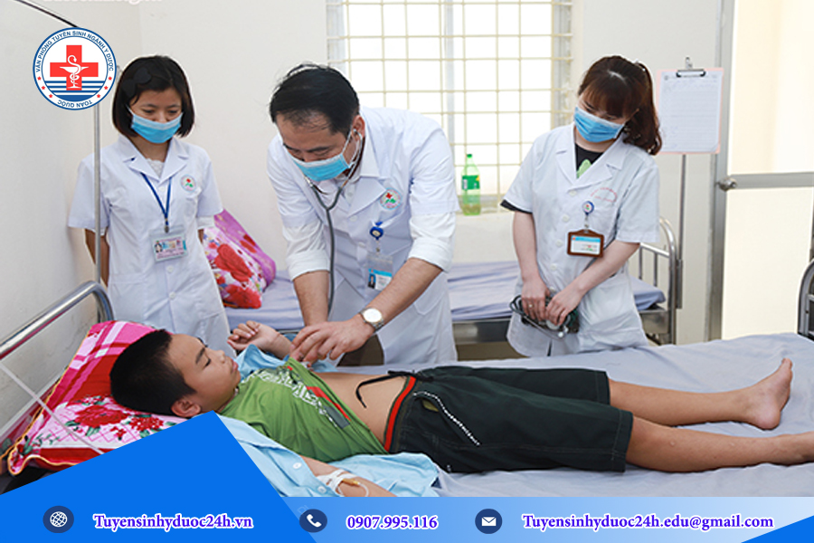 Ngành Dược Có Dễ Xin Việc Không? Hé Lộ Lộ Trình Nghề Nghiệp Sau Khi Tốt Nghiệp Cao Đẳng
